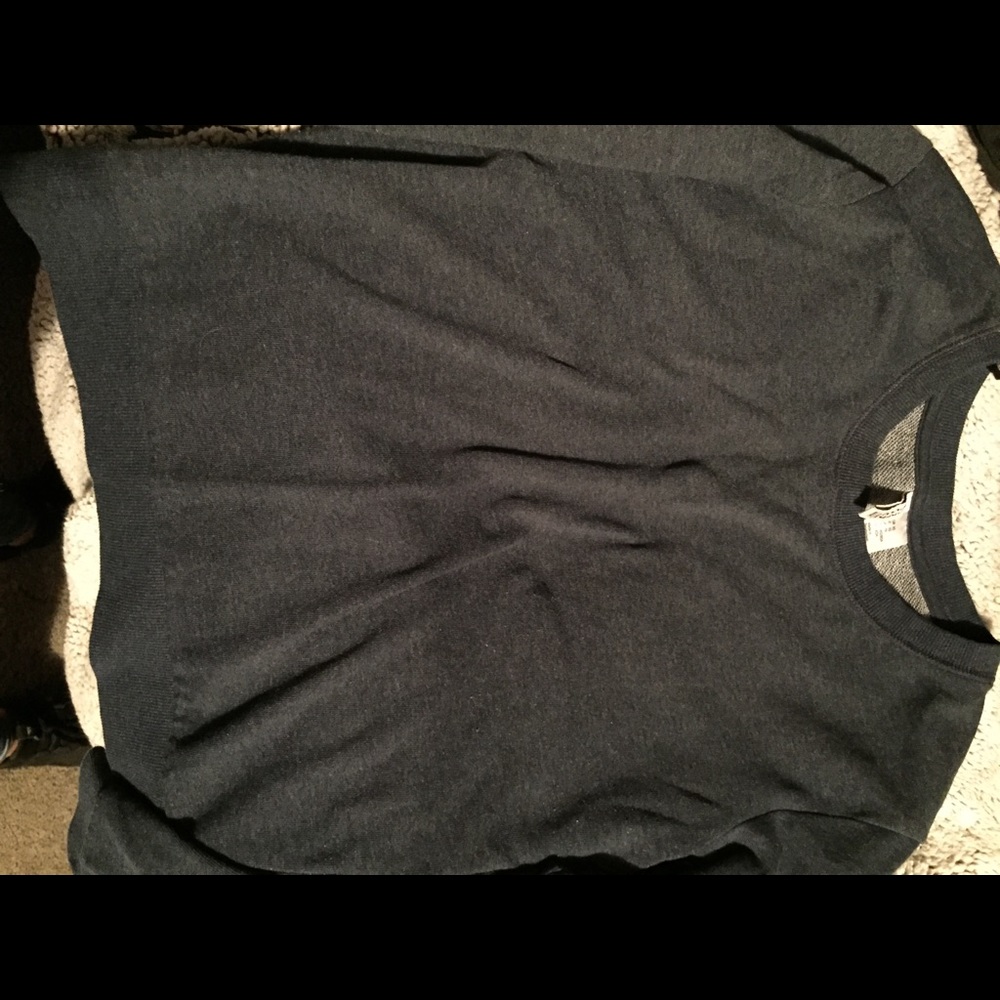 Navy blue sweatshirt in medium